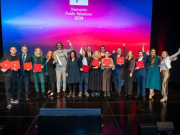 Verleihung des Staatspreises PR 2024: Gruppenfoto der Preisträgerinnen und Preisträger